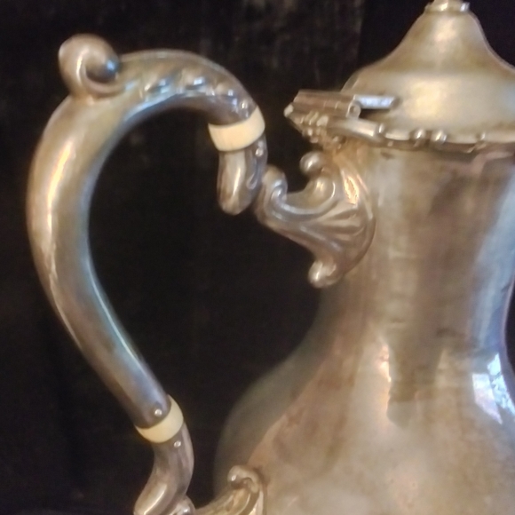 Antique tea or coffee pot - Picture 3 of 15